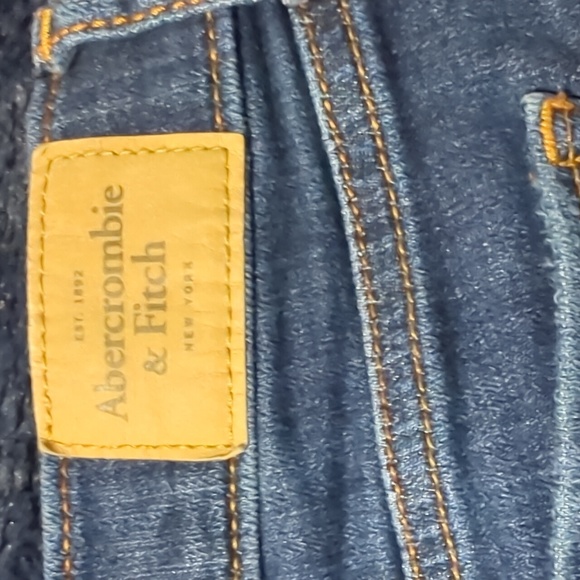 Shorts - Picture 3 of 4